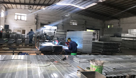 深圳大通建材，引領施工工地圍擋新市場，鋼圍擋、pvc圍擋生產銷售廠家。